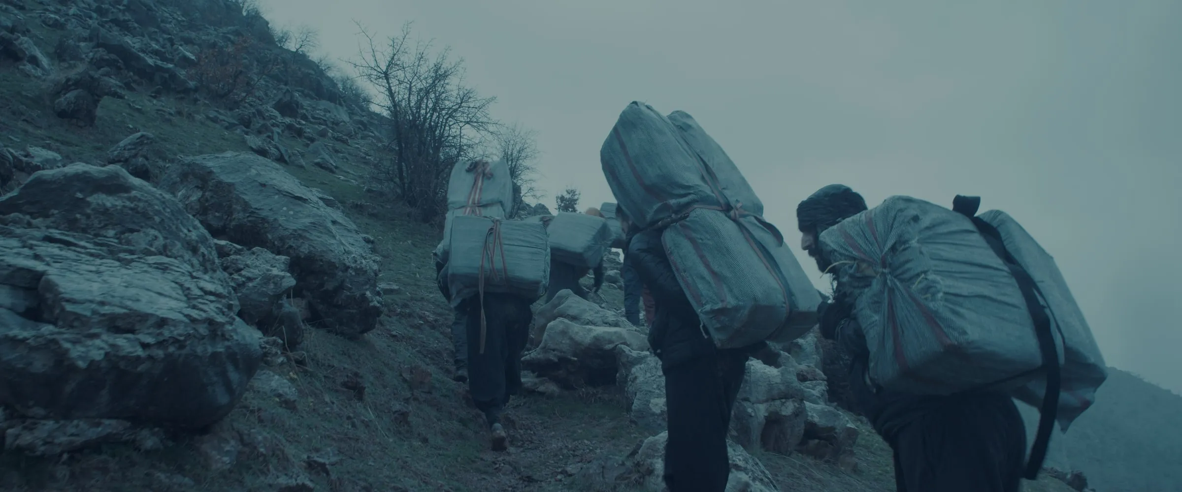 Filmstill aus All the Mountains Give